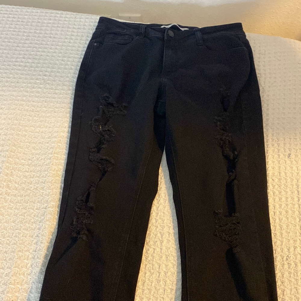 Black ripped skinny jeans
